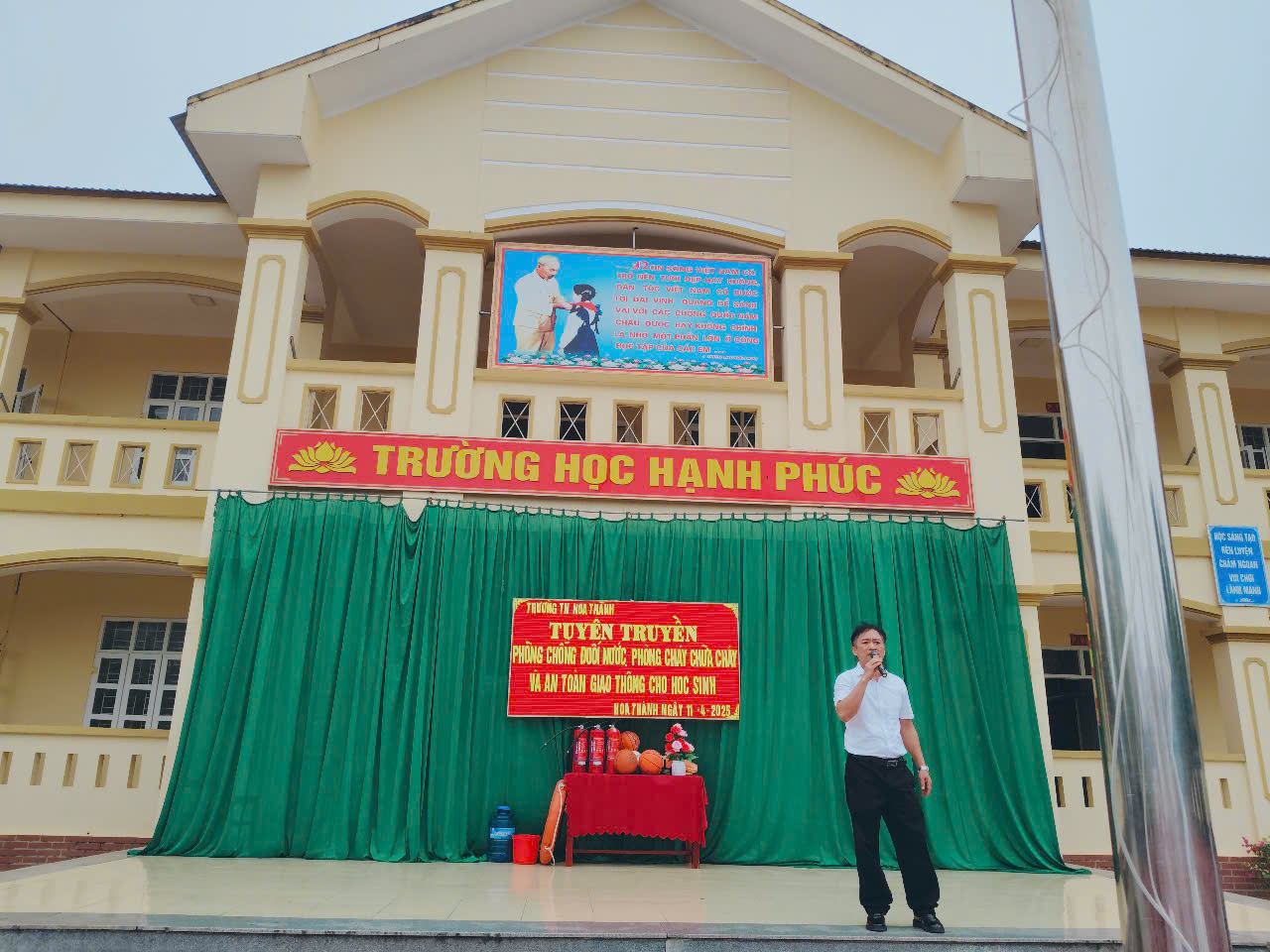 TUYÊN TRUYỀN PHÒNG TRÁNH ĐUỐI NƯỚC , PHÒNG CHÁY CHỮA CHÁY VÀ AN TOÀN GIAO THÔNG CHO HỌC SINH
