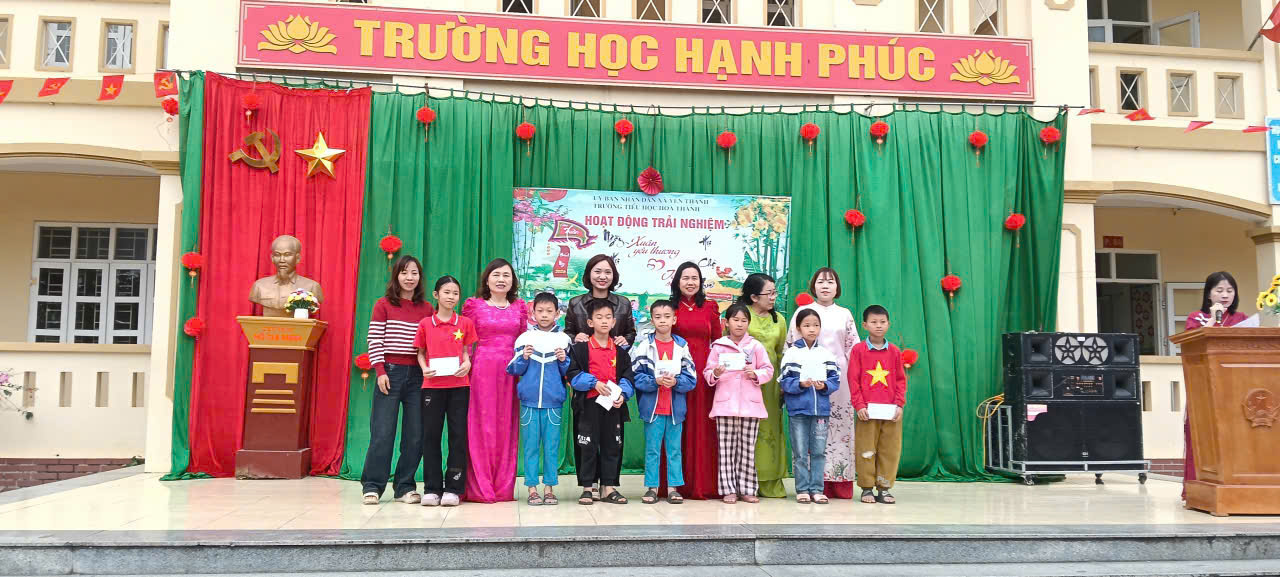 HOẠT ĐỘNG TRẢI NGHIỆM . NGÀY HỘI  STEM- HỘI CHỢ XUÂN